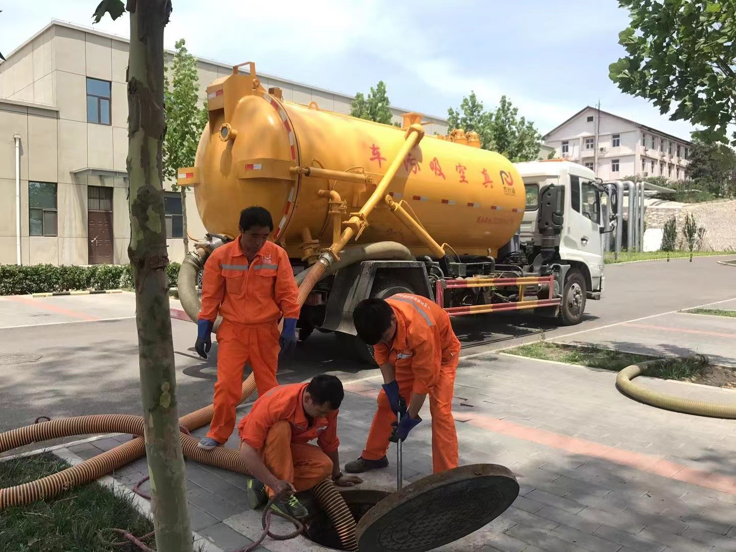 中站化粪池清理与5-8吨吸粪车施工效率分析